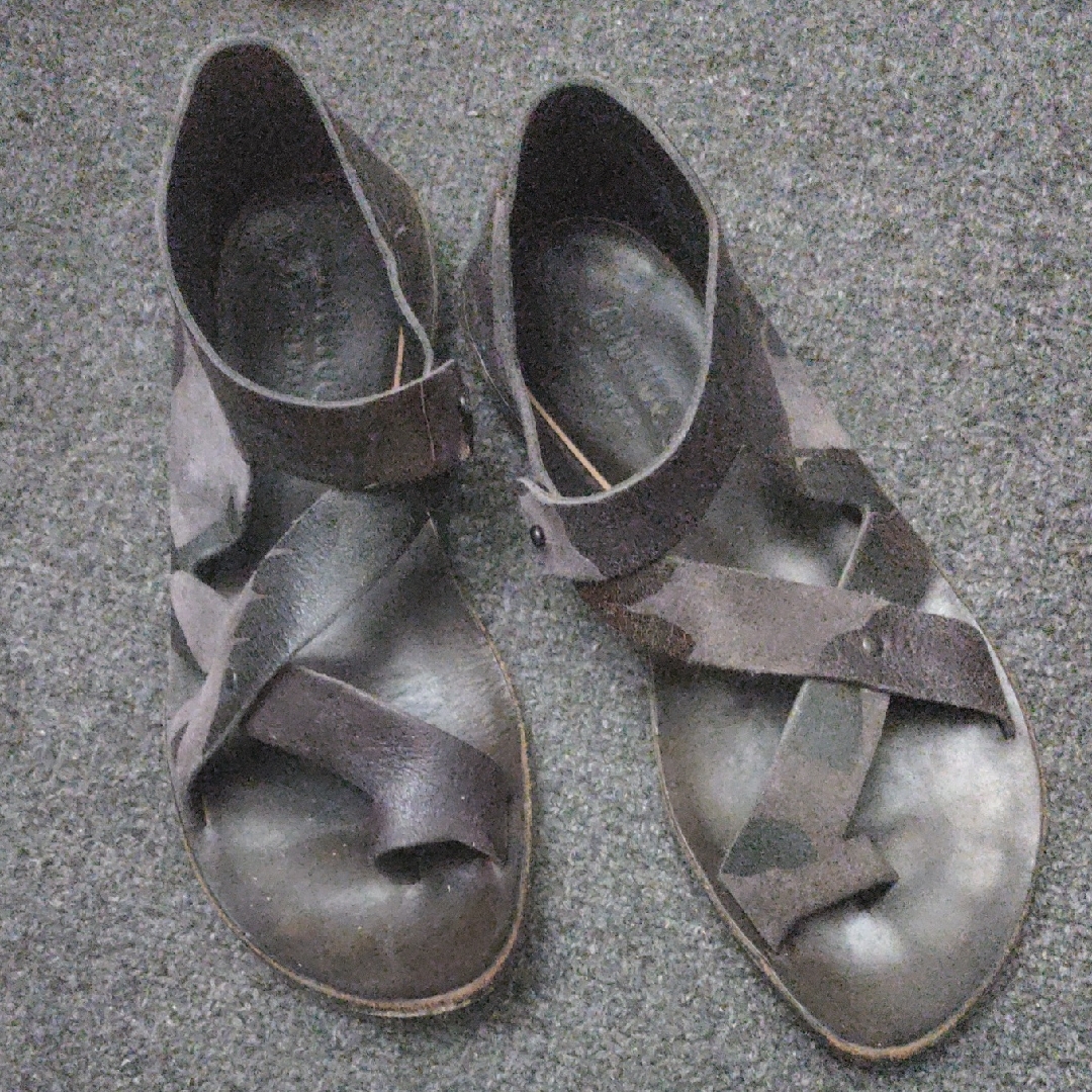 Cydwoq Elegant Dark Brown Camouflage Leather Sandals